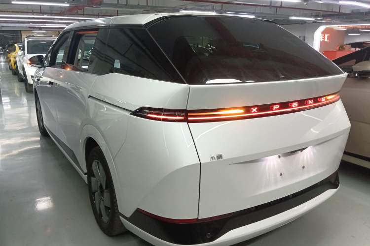 Used XPeng X9 2024 702 Ultra-Long Range Max
