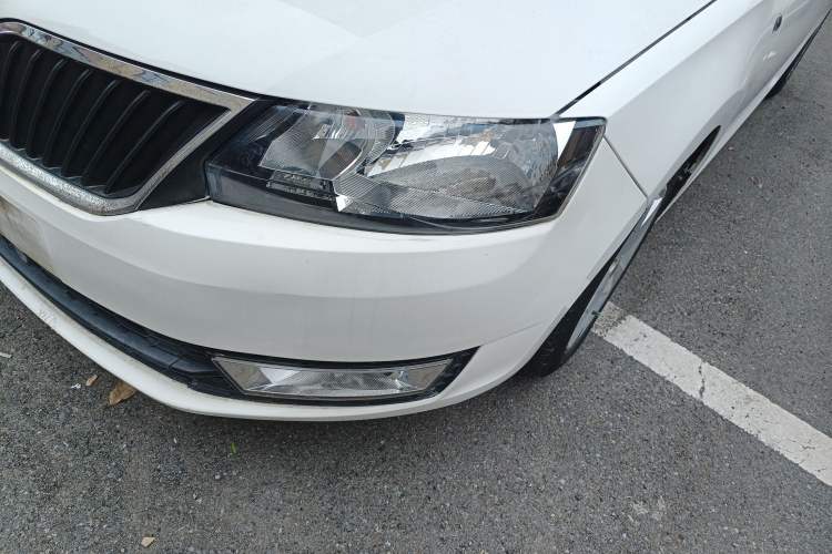 Used Skoda Rapid 2016 1.4L Manual Trend Edition Left Front Headlight