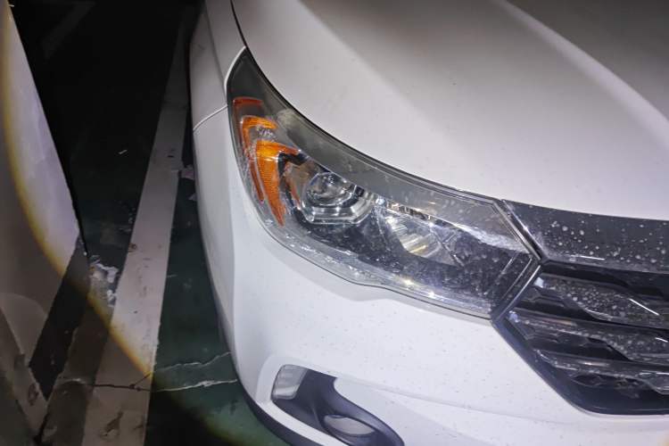 Used GAC Trumpchi GS4 2017 235T Manual Two-Wheel Drive Luxury Edition Right Front Headlight