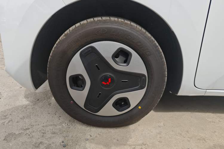 Used Wuling Zhiguang New Energy 2025 Comfort Model Left Front Wheel Hub