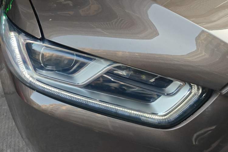 Used Ford Taurus 2017 EcoBoost 245 Luxury Model Right Front Headlight