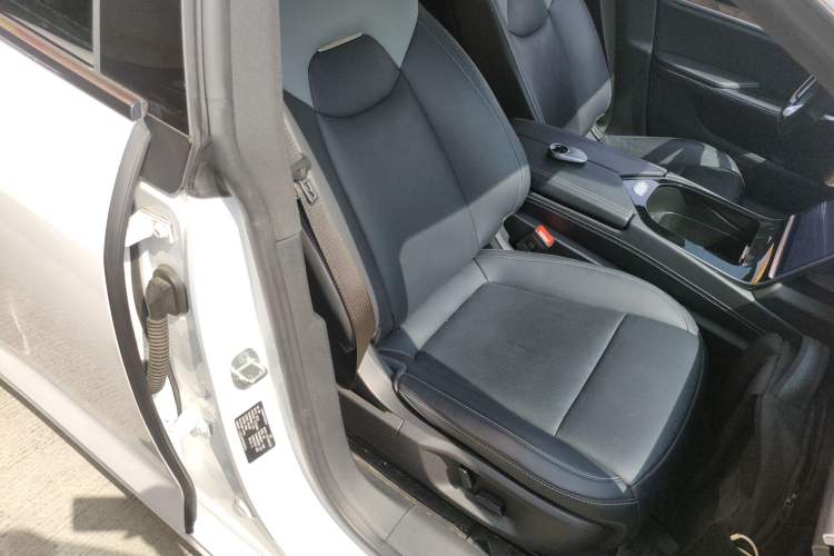 Used NETA S 2022 Extended-Range Version 1160 km Range Rear-Wheel Drive Mid-Grade