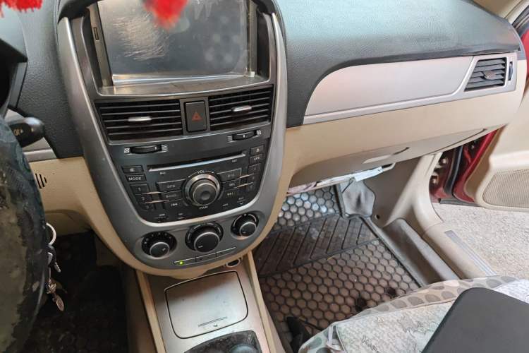 Used Buick Excelle 2011 1.6 LX-MT Audio And AC Panel