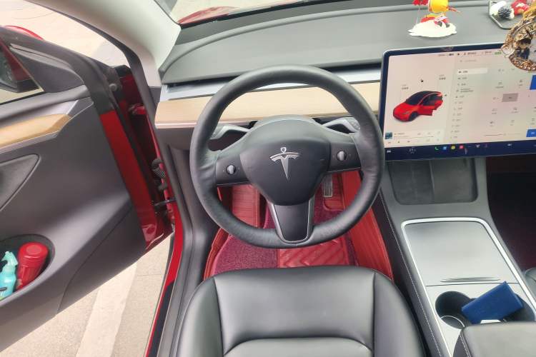 Used Tesla Model Y 2021 Long-Range All-Wheel-Drive Version
