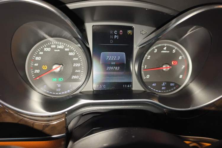 Used Mercedes-Benz V-Class 2018 V 260 L Prestige Extended Version China V Odometer Close Up