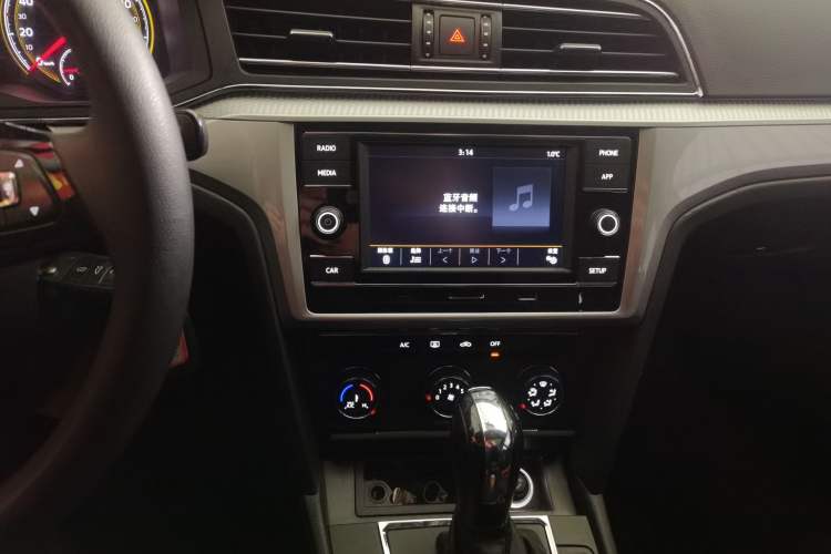 Used Volkswagen Lamando 2019 230TSI DSG Fashion Edition China VI Audio And AC Panel