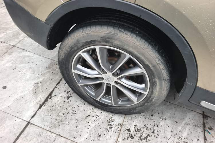 Used Geely Auto Emgrand X7 Sport 2018 1.8TD Automatic Two-Wheel Drive Zhiya Model Right Rear Wheel Hub