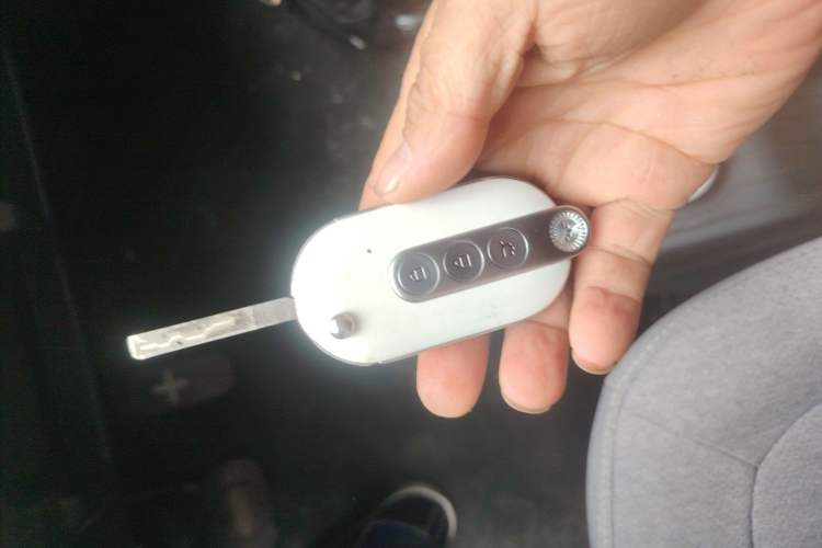 Used Wuling Hongguang MINIEV 2022 Macaron Premium Model – Lithium Iron Phosphate Vehicle Key