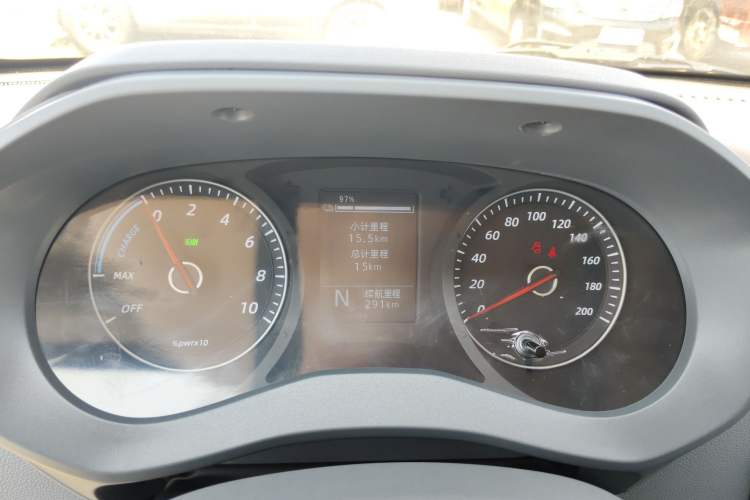 Used Wuling Yangguang 2024 300KM Comfort Version Passenger Van 75kW