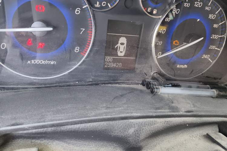 Used GAC Trumpchi GA5 2011 2.0L Manual Elite Edition Odometer Close Up