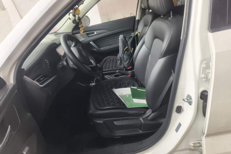 Used Changan CS35PLUS 2021 Revised Version Glory Million Edition 1.6L Manual Luxury Edition
