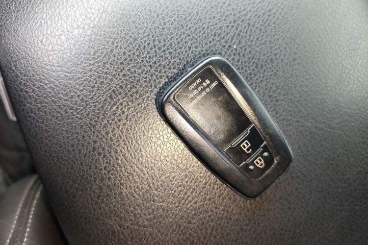 Used Toyota Prado 2018 3.5L Automatic TX-L with Rear-Mounted Spare Tire Vehicle Key