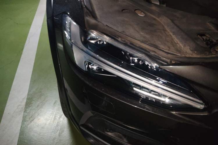 Used Volvo V90 2021 Cross Country B5 AWD Prestige Edition Right Front Headlight