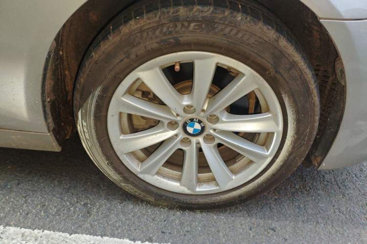 Used BMW 5 Series 2017 520Li Elegant Edition Right Front Wheel Hub