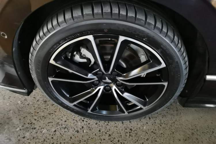 Used VOYAH PASSION 2024 PHEV Four-Wheel Drive Ultra-Long Range Flagship Model