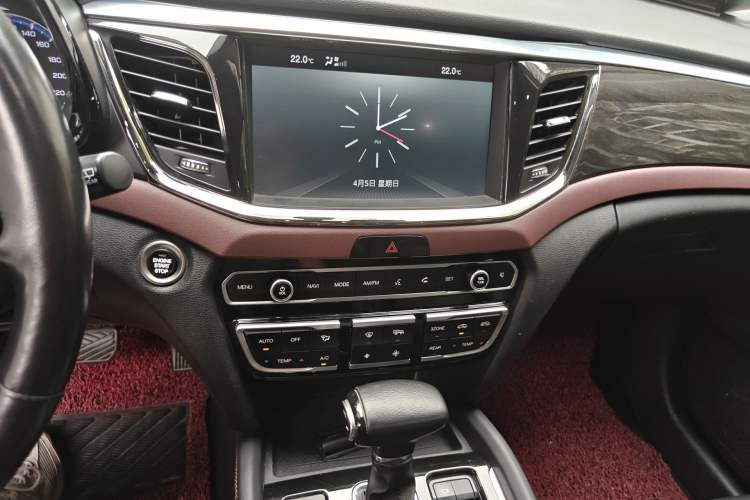 Used GAC Trumpchi GS8 2017 320T Two-Wheel Drive Luxury Smart Connectivity Version (7 Seats) Audio And AC Panel