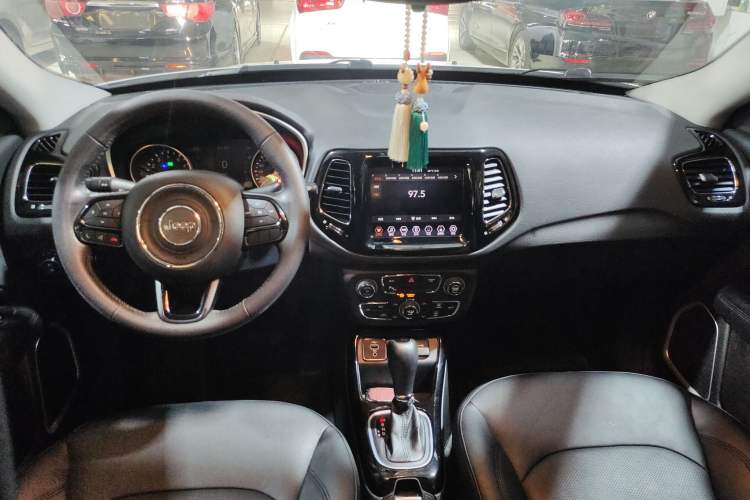 Used Jeep Compass 2020 220T Automatic Night Eagle Edition Center Console