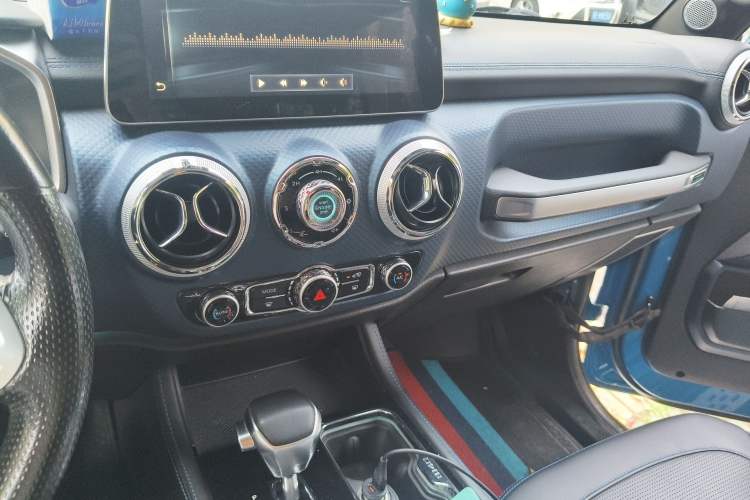 Used BAIC Off-Road BJ40 2019 2.3T Automatic Four-Wheel Drive Ring the Tower Champion Edition China VI Audio And AC Panel