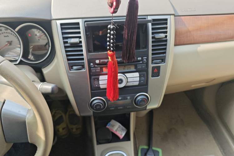 Used Nissan Tiida Sedan 2008 1.6L Manual Smart Version Audio And AC Panel