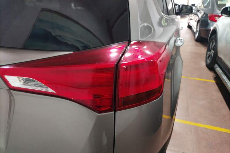 Used Toyota RAV4 2015 2.5L Automatic 4x4 Luxury Edition
