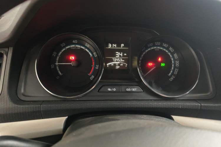 Used Skoda Kamiq 2020 GT TSI 230 DSG Comfort Edition China VI standard Instrument Cluster