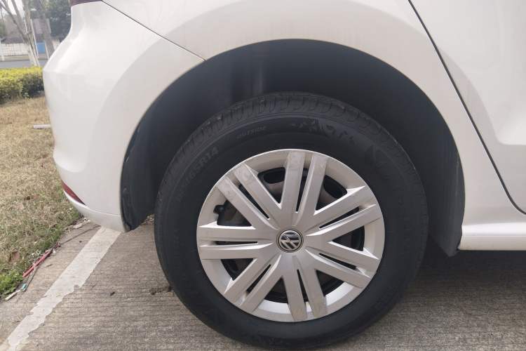 Used Volkswagen Polo 2016 1.4L Manual Fashion Model Right Rear Wheel Hub