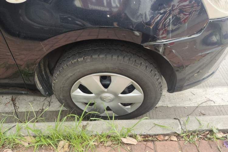 Used Nissan Livina 2010 Jingyue Edition 1.6L Manual All-Around Model