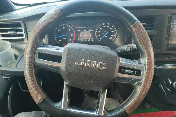 Used JMC Fushun 2023 2.0T Automatic Short-Wheelbase Low-Roof Commercial & Multi-Purpose Passenger Vehicle 6-Seater with Dual-Opening Tailgate