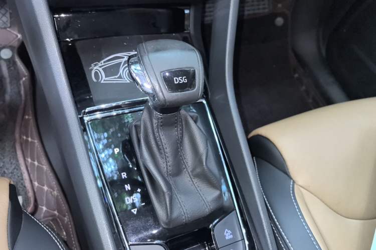 Used Skoda Kodiaq GT 2019 TSI380 4x4 Luxury Edition China VI Standard Gear Lever