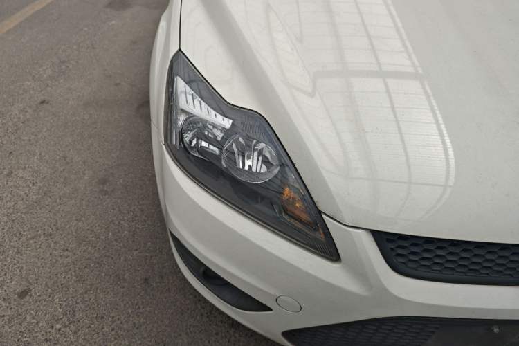 Used Ford Focus 2013 Hatchback Classic 1.8L Automatic Base Model Right Front Headlight