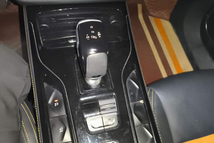 Used Bestune T77 2021 PRO 280 TID Automatic Luxury Model Gear Lever