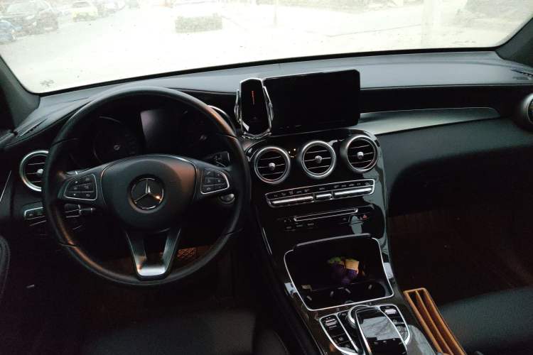 Used Mercedes-Benz GLC 2018 Facelift GLC 260 4MATIC Luxury Edition
