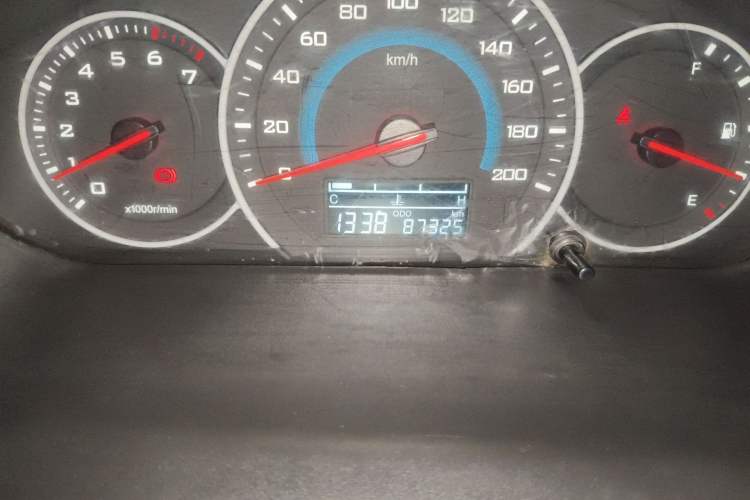 Used Wuling Rongguang V 2015 1.5L Practical Version Odometer Close Up