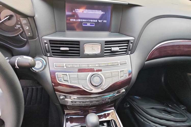 Used Infiniti Q70 2019 Q70L 2.0T Elite Plus Version Audio And AC Panel