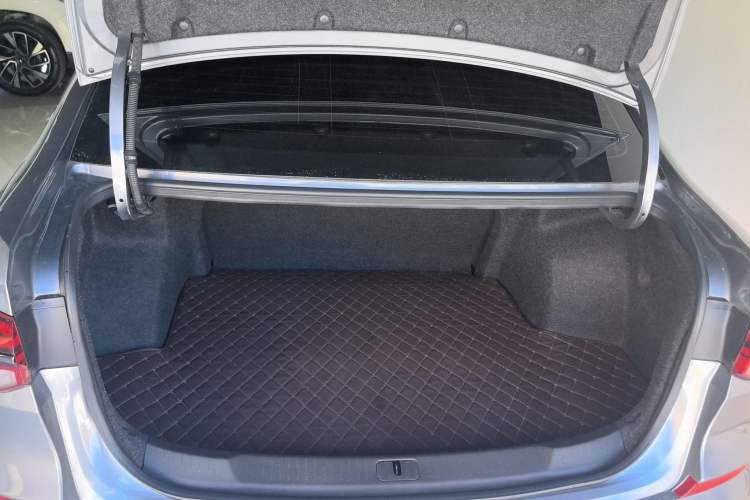 Used Chevrolet Monza 2020 Light Hybrid RS 330T Automatic Comfort Edition Trunk