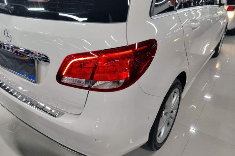 Used Mercedes-Benz B-Class 2017 B 200 Sport Edition Exterior 3