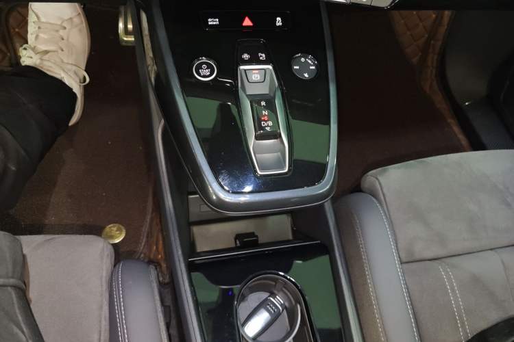 Used Audi Q4 e-tron 2023 50 e-tron quattro Visionary Edition Gear Lever