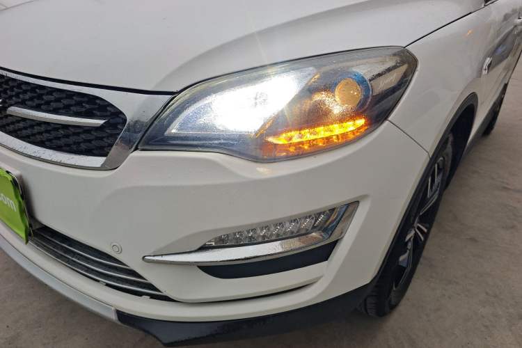 Used Zotye Domy X5 2017 Upgraded Model 1.5T Manual Luxury Version
