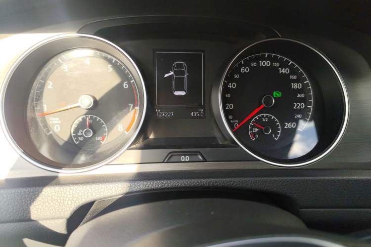 Used Volkswagen Golf 2014 1.4TSI Automatic Comfort Model Odometer Close Up