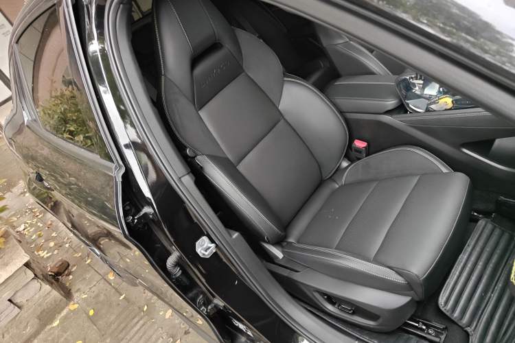 Used Lynk & Co 03 2025 1.5TD DCT Champion Edition Pro Right Front Seat