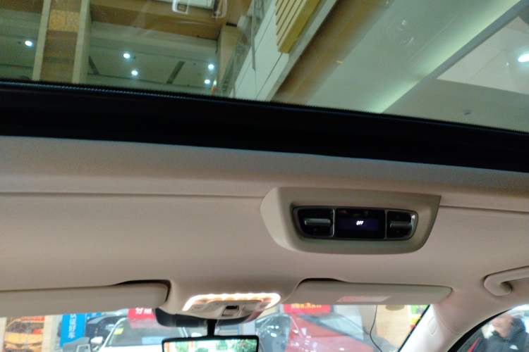 Used Mercedes-Benz V-Class 2022 V 260 L Long Wheelbase Prestige Edition Headliner