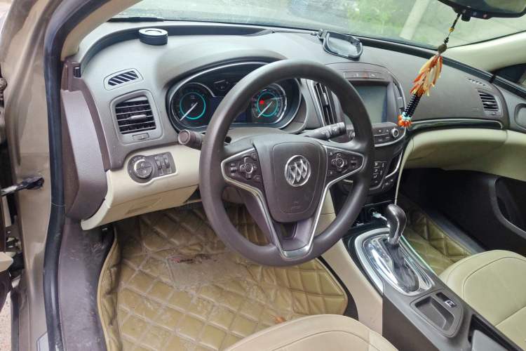 Used Buick Regal 2015 2.0L Elite Fashion Edition Steering Wheel