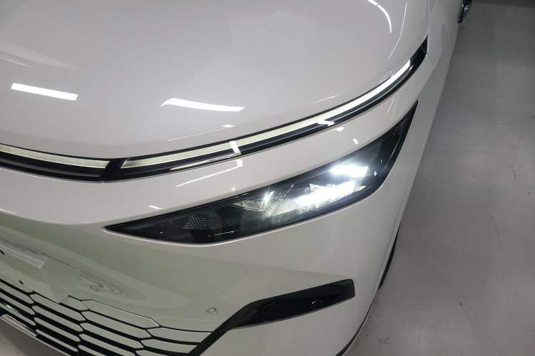 Used XPeng X9 2024 702 Ultra-Long Range Max
