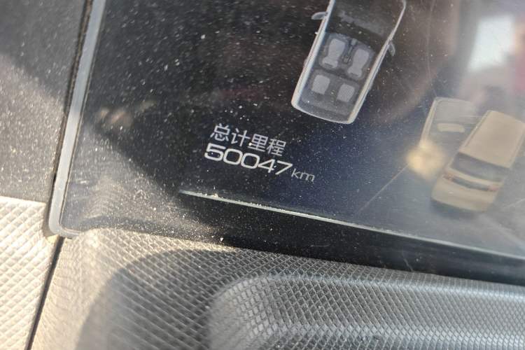 Used Wuling Hongguang MINIEV 2021 Macaron Sandwich Model 120 km Lithium Iron Phosphate Odometer Close Up