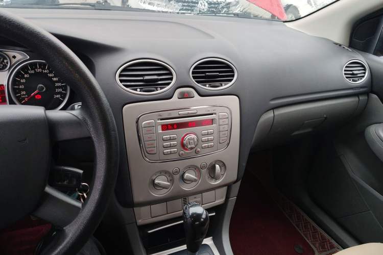 Used Ford Focus 2013 Hatchback Classic 1.8L Automatic Base Model Audio And AC Panel