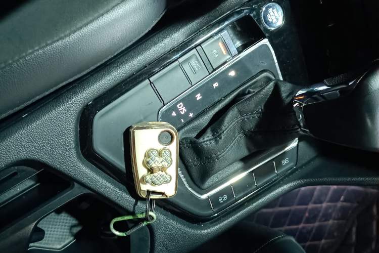 Used Volkswagen Tiguan L 2020 330TSI Automatic Two-Wheel Drive Panoramic Comfort Edition China VI Standard