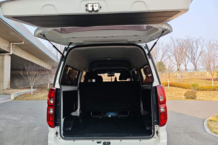 Used Jinbei Gold Hiace 2021 1.5L Passenger Vehicle Engineering Lion 5-Seater
