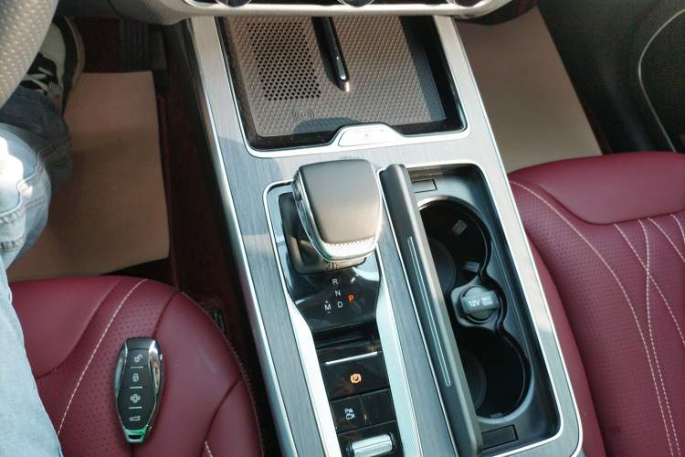 Used Hongqi HS5 2026 Model 2.0T Two-Wheel Drive Qi Xiang Pro Edition
