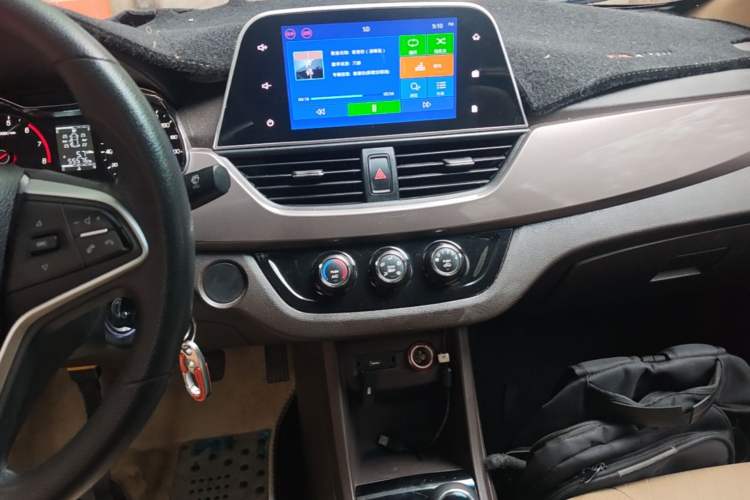 Used Baojun 310W 2017 1.5L Manual Fashion Model China V
