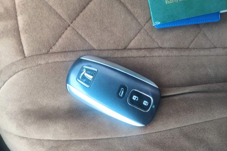 Used Luxgen U6 SUV 2014 2.0T ZhiZun Model Vehicle Key
